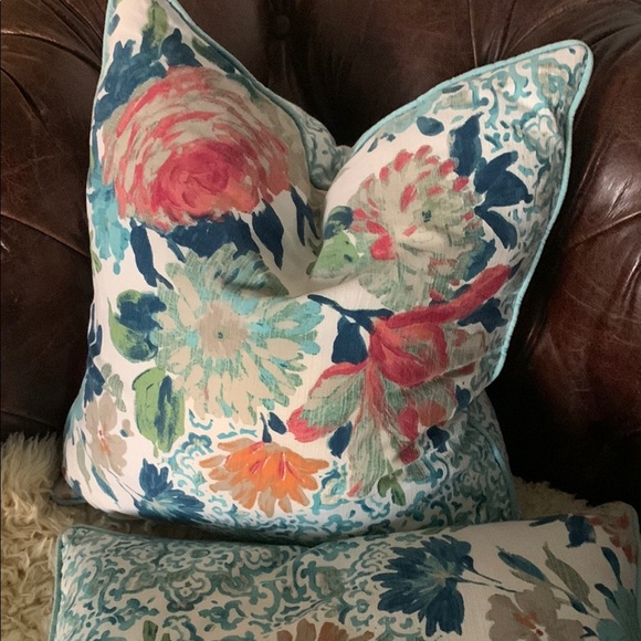 Floral Throw Pillows with Vibrant Colors set of 2 Envogue down filler reversible - Picture 3 of 11